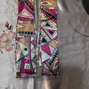 Geometric Pink and Tan Patterned twilly Scare set
